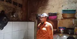 Petugas BPBD Kota Bogor sedang memantau lokasi ledakan tabung gas di rumah warga, Kelurahan Kedung Waringin, Kecamatan Tanah Sareal, Kota Bogor, Kamis, 14 Agustus 2025. (Sumber: Dok. BPBD Kota Bogor)