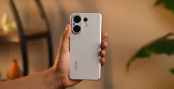 Vivo V60 5G hadir dengan triple kamera 50MP, layar AMOLED 120Hz, dan fast charging 90W. Cek keunggulan smartphone mid-range ini sekarang (Sumber: YouTube/Pan Channel)