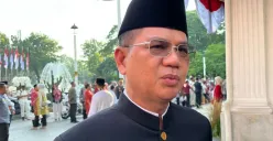 Kepala Dishub Jakarta, Syafrin Liputo saat menyampaikan pernyataan kepada awak media di Balai Kota Jakarta, Minggu, 17 Agustus 2025. (Sumber: Poskota/Muhammad Tegar Jihad)