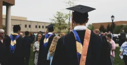 8 Jurusan Kuliah yang Tidak Disesali oleh Lulusannya Menurut Survei Perusahaan Internasional (Sumber: Unsplash/Charles DeLoye)