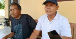 Diman Supratman, 51 tahun, warga Desa Srimukti, Kecamatan Tambun Utara, Kabupaten Bekasi, menyampaikan dugaan penyalahgunaan data fiktif kompensasi penggusuran bangunan liar, Senin, 18 Agustus 2025. (Sumber: Poskota/Nurpini Aulia Rapika)