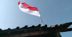 Bendera Indonesia berkibar. (Sumber: Poskota/Arip Apandi)