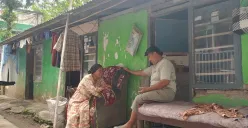 Ici, warga Kampung Cigeger Citeureup, Kabupaten Bogor, terganggu dengan aktivitas pabrik semen pada waktu malam. (Sumber: Poskota/Giffar Rivana)