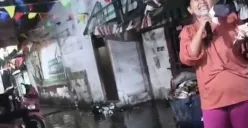 Warga Muara Angke, Penjaringan, Jakarta Utara, tetap melaksanakan lomba ditengah banjir rob yang menerjang pada Minggu, 17 Agustus 2025 malam. (Sumber: Istimewa)