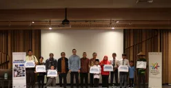 Direksi Sinar Mas Land bersama penerima Program Bantuan Pendidikan 2025 di Auditorium Green Office Park (GOP) 9, BSD City. Jumlah bantuan pendidikan senilai Rp300 juta untuk 306 orang penerima manfaat. (Sumber: Dok. Sinar Mas Land)