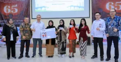 bank bjb memperkenalkan kebiasaan menabung dan mengelola keuangan sejak dini, siswa akan tumbuh menjadi generasi yang cerdas, mandiri, dan bijak dalam mengambil keputusan finansial di SMKN 3 Bandung. (Sumber: Dok. bank bjb)