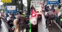 Sejumlah pemotor nekat jebol separator busway Transjakarta. (Sumber: Instagram/@jakarta.terkini)
