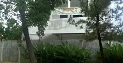 Kondisi Musala Ar-Rahman di Cluster Neo Vasana, Tarumajaya, Bekasi, yang terhalang tembok pembatas milik pengembang PT Hasana Damai Putra (HDP). (Sumber: POSKOTA | Foto: Nurpini Aulia Rapika)