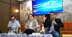 VP Corporate Communication Telkom Andri Herawan Sasoko, Direktur Enterprise & Business Service Telkom Veranita Yosephine, dan Direktur IT Digital Telkom Faizal Rochmad Djoemadi saat acara Business Update bersama para awak media. (Sumber: Dok. Telkom)