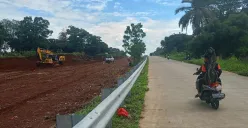 Pemkab Bogor lanjutkan pembangunan jalan dua arah Bojonggede-Kemang (Bomang), yang dimulai sejak Rabu, 20 Agustus 2025. (Sumber: Poskota/Giffar Rivana)