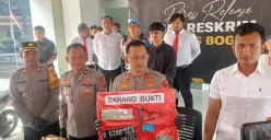 Polres Bogor Polisi barang bukti curanmor spesialis parkiran di wilayah Cileungsi, Kabupaten Bogor, Kamis, 21 Agustus 2025. (Sumber: Poskota/Giffar Rivana)