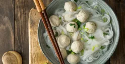 Ilustrasi rekomendasi Bakso di Bogor yang bikin ketagihan. (Sumber: Freepik)