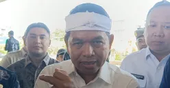 Gubernur Jawa Barat, Dedi Mulyadi, mengatakan akan menindaklanjuti keresahan warga Desa Srimukti, Tambun Utara, terkait adanya data fiktif dalam pemberian dana kompensasi penggusuran bangunan liar. (Sumber: POSKOTA | Foto: Nurpini Aulia Rapika)