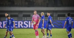Cedera Adam Przybek Alami re-injury pada engkel kanan. Dokter memperkirakan waktu pemulihan kiper tersebut antara 1 hingga 2 pekan ke depan. (Sumber: Instagram/@adsprzy)