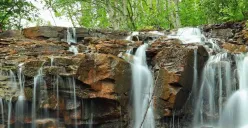 Curug Parigi salah satu destinasi wisata alam di Bekasi. (Sumber: Tripadvisor)