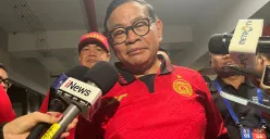 Gubernur Jakarta, Pramono Anung, saat menyampaikan pernyataan kepada awak media, seusai laga Persija vs Malut United di JIS pada Sabtu, 23 Agustus 2025. (Sumber: POSKOTA | Foto: M Tegar Jihad)