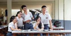 Pelajar memulai langkah investasi sejak dini, menabung uang jajan untuk masa depan yang lebih cerah. (Sumber: Pinterest)