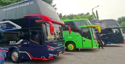 Suasana di Terminal Kalideres, Jakarta Barat, Minggu, 24 Agustus 2025, sejumlah sopir bus mengeluhkan larangan memutar musik karena royalti. (Sumber: POSKOTA | Foto: Pandi Ramedhan)