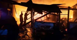 Kebakaran hebat melanda Pasar Pejuang Pratama, Kota Bekasi, Sabtu 23 Agustus 2025 malam. (Sumber: Disdamkarmat Kota Bekasi)