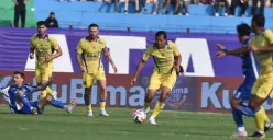 Persib gagal raih poin penuh usai 2 kali gagal penalti lawan PSIM. (Sumber: persib.co.id)