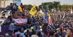 Seruan aksi di Gedung DPR pada 25 Agustus 2025 masih simpang siur tanpa kepastian. (Sumber: Pinterest)