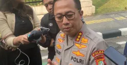 Kabid Humas Polda Metro Jaya, Kombes Pol Ade Ary Syam Indradi, saat ditemui di Kompleks DPR, Senayan, Jakarta Pusat, Senin, 25 Agustus 2025. (Sumber: Poskota/Ali Mansur)