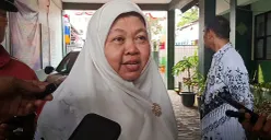 Kepala Sekolah SMPN 13 Kota Bekasi, Tetik Atikah. (Sumber: Istimewa)