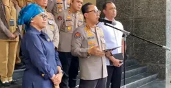 Kabid Humas Polda Metro Jaya, Kombes Ade Ary Syam Indradi saat menyampaikan keterangan kepada awak media di Mapolda Metro Jaya, Jakarta Selatan, Selasa, 26 Agustus 2025. (Sumber: POSKOTA | Foto: Ali Mansur)