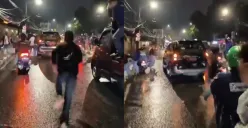 Mobil dinas Lurah Manggarai diamuk massa demo DPR, Simak kronologi mencekamnya, mulai dari upaya menghindari kerumunan hingga jadi sasaran amuk massa. (Sumber: X/@Heraloebss)