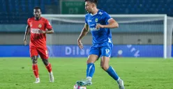 Mateo Kocijan saat memperkuat Persib Bandung di Liga 1 musim 2024/2025, kini dikaitkan dengan Persis Solo. (Sumber: Dok/Liga 1)