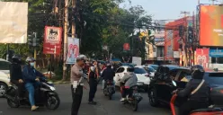 Polisi sedang mengatur lalu lintas di simpang perempatan Jalan Raya Cinere, Kota Depok, Rabu, 27 Agustus 2025. (Sumber: Dok. Polres Metro Depok)