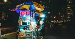 Ilustrasi-5 Tempat Makan Murah di Jakarta Utara (Sumber: Unsplash/Joseph Pearson)