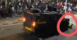 Tangkap layar saat rantis Brimob menabrak seorang pria berjaket ojol di kawasan Pejompongan, Tanah Abang, Jakarta Pusat, Kamis, 28 Agustus 2025. (Sumber: Istimewa)