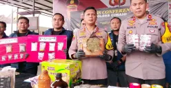 Polres Cimahi melaksanakan gelar perkara kasus penyalahgunaan dan peredaran narkoba di Mako Polres Cimahi, Kamis, 28 Agustus 2025. (Sumber: Poskota/Gatot Poedji Utomo)