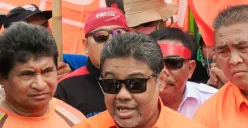 Presiden Partai Buruh, Said Iqbal di depan Gedung DPR, Jalan Gatot Subroto, Senayan, Jakarta Selatan, Kamis, 28 Agustus 2025. (Sumber: Poskota/Ali Mansur)