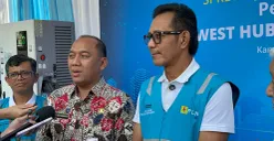 Wali Kota Jakarta Barat, Uus Kuswanti saat doorstop setelah meresmikan pembangunan SPKLU di West Hub, Jakarta Barat, pada Kamis, 28 Agustus 2025. (Sumber: Poskota/Pandi Ramedhan)