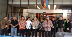 Divisi Profesi dan Pengamanan (Propam) Polri menetapkan tujuh anggota Brimob terduga pelanggar kode etik profesi kepolisian, Jumat, 29 Agustus 2025. (Sumber: Poskota/Ali Mansur)