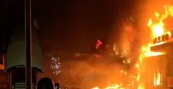 Halte Transjakarta Senen dibakar massa pada Kamis, 29 Agustus 2025 (Sumber: Instagram @jakartaku)