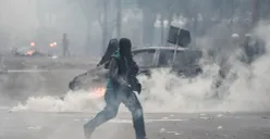 Aksi demonstrasi di Satuan Brimob Polda Metro Jaya, Kecamatan Senen, Jakarta Pusat, Jumat, 29 Agustus 2025. (Sumber: Poskota/Bilal Nugraha Ginanjar)