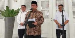 Gubernur Jakarta, Pramono Anung saat menyampaikan pernyataan kepada awak media di Balai Kota Jakarta, Jumat, 29 Agustus 2025. (Sumber: Poskota/Muhammad Tegar Jihad)