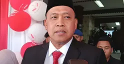 Wali Kota Bekasi, Tri Adhianto resmi mengumumkan penundaan acara Pesona Nusantara Bekasi Keren 2025, Jumat, 29 Agustus 2025. (Sumber: Poskota/Nurpini Aulia Rapika)