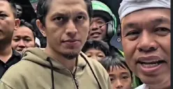 Gubernur Jawa Barat Dedi Mulyadi meninjau restoran yang terbakar pasca aksi unjuk rasa di Kota Bandung. (Sumber: Instagram/@dedimulyadi71)