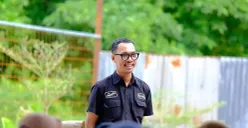 Fotografer Humas DPRD Kota Makassar, Muh Akbar Basri alias Abay (26) yang tewas di tengah kobaran api akibat kerusuhan massa. (Sumber: Instagram/@abayyyyyy.id)
