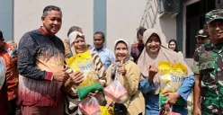 Wali Kota Bekasi, Tri Adhianto, secara resmi membuka program pangan murah serentak di 12 kecamatan di Kota Bekasi. (Sumber: Humas Pemkot Bekasi)