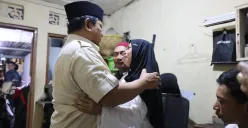 Presiden RI, Prabowo Subianto takziah ke rumah duka driver ojol Affan Kurniawan yang tewas dilindas mobil rantis Brimob di Menteng, Jakarta Pusat, Jumat, 29 Agustus 2025. (Sumber: Istimewa)