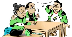 Warga membahas insiden ricuh di DPR pada 28 Agustus 2025, yang menewaskan seorang driver ojol. (Sumber: Poskota/Arif Setiadi)