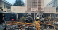 Gedung Gegana Polda Metro Jaya di Jalan Kramat Raya, Senen, Jakarta Pusat, terbakar, pada Minggu, 31 Agustus 2025. (Sumber: Dok Gulkarmat Jakarta Pusat)