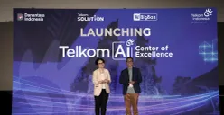 Direktur Enterprise & Business Service Veranita Yosephine (kiri) dan Direktur IT Digital Telkom Faizal R Djoemadi (kanan) saat peluncuran Telkom Artificial AI Center of Excellence di Bali pada Kamis, 28 Agustus 2025. (Sumber: Istimewa)