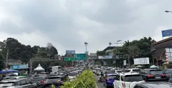Ilustrasi, polisi akan memberlakukan ganjil genap di Jalan Raya Puncak selama libur Natal 2025 dan tahun baru 2026. (Sumber: POSKOTA | Foto: Giffar Rivana)