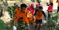 Jenazah Fatur, 6 tahun, korban terakhir tenggelam di Kali Cikarang, ditemukan tidak bernyawa, Senin, 1 Desember 2025. (Sumber: Dok. Tim SAR Bekasi)